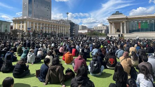 Cum protestele împotriva genților de firmă și plimbărilor cu elicopterul au aruncat Mongolia într-o criză politică și au provocat demisia prim-ministrului