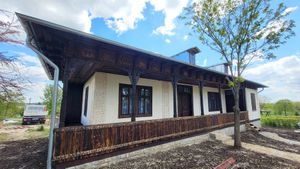 GALERIE FOTO | Casa Lișcă, salvată de la degradare: peste 200 de voluntari au restaurat în Buftea o valoroasă casă țărănească din Muntenia / Inaugurarea are loc sâmbătă, 16 mai, în Parcul dintre Flori din Buftea
