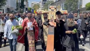 Gigi Becali a sfințit Calea Victoriei, pe drumul unde a avut loc marșul Pride