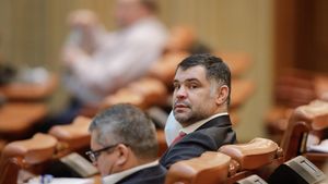 Deputatul PSD, Daniel Ghiță, surprins din nou fără mască în Parlament. Explicația social-democratului: Cei care ne conduc de un an şi patru luni să răspundă pentru toate crimele, atrocităţile pe care le-au făcut până acum