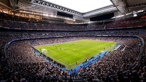 Bloomberg: Clubul Real Madrid vrea să împrumute 370 milioane de euro de la investitori privați, pentru a ajuta la finalizarea lucrărilor de renovare a stadionului Santiago Bernabeu