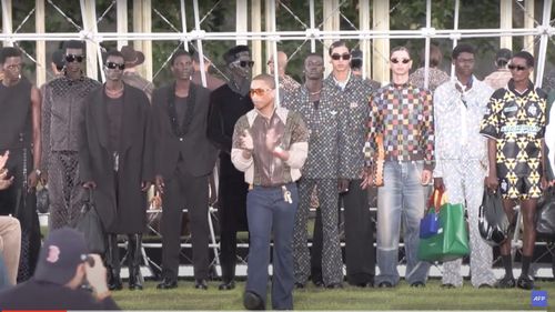 Pharrell Williams a dat startul Săptămânii Modei de la Paris cu o defilare Louis Vuitton la sediul UNESCO