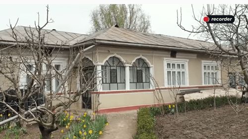 Recorder: Contractul de 12 milioane de euro pentru măștile de protecție a fost acordat firmei unei bucătărese, cu sediul într-o casă de țară