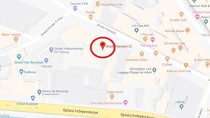 Clădire cu bulină roșie din strada Franceză cu tavanul de la parter prăbușit. Clădirea vecină intrase în lucrări de consolidare