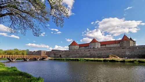200 de euro pentru patru nopți de cazare, în Țara Făgărașului, în minivacanța de Paște / Se poate ajunge la 350 de euro, în regim de all inclusive