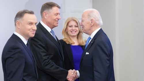 VIDEO Klaus Iohannis, declarații după summitul București 9: Rusia a readus războiul în Europa / Despre canalul Bîstroe: Politicienii noștri înainte să țină discursuri inflamate să lase experții să vadă ce este acolo