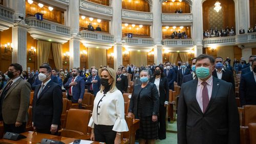 Iohannis și Cîțu, marii absenți de la ședința solemnă a Parlamentului de Ziua Națională. FOTOGALERIE