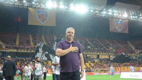 Marius Şumudică este noul antrenor al echipei Rapid: Mi s-a îndeplinit un vis / Şumudică îl înlocuieşte pe Neil Lennon, plecat după doar şase etape