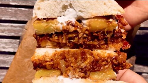Mic dejun vegan: sandwich cu tofu și ananas/ Gustul perfect și nutrienți echilibrați