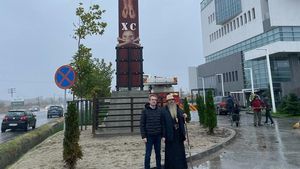 INCOGNITO Am dezlegat misterul crucilor gigant care au împânzit România / Cine este părintele Serafim, eminența cenușie din spatele afacerii. O cruce ar costa între 10.000 și 15.000 de euro