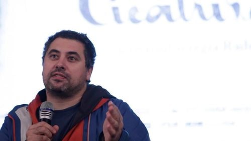 Regizorul român Radu Jude, recenzat în The Guardian și Variety pentru cel mai recent film al său, despre societatea românească modernă/ Andrew Tate, corporatismul fără scrupule și șoselele morții, printre subiectele abordate