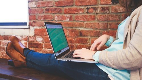 Peste 110 studenți de la Universitatea din Suceava, sancţionați cu avertisment scris pentru tentative de plagiat / Studenții au prezentat lucrări cu texte copiate de pe internet