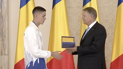 Iohannis i-a decorat pe sportivii medaliați la Jocurile Olimpice și Paralimpice de la Paris 2024: Reprezentaţi veritabile modele pentru generaţiile de astăzi şi de mâine