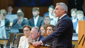Preşedintele Austriei l-a însărcinat pe actualul cancelar Karl Nehammer să formeze un nou guvern, deşi alegerile au fost câştigate de extrema dreaptă