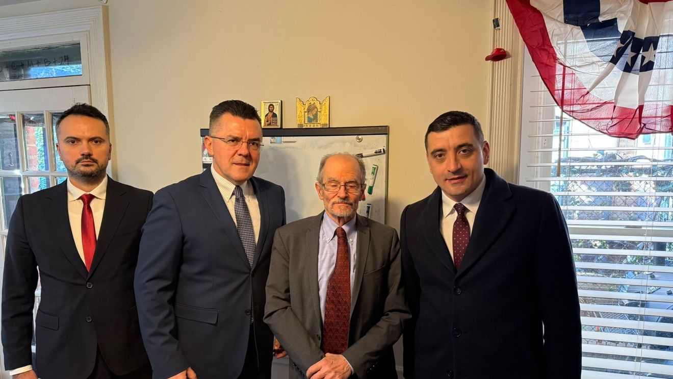 Stupoare și nemulțumire în AUR după ce George Simion și Dan Dungaciu s-au întâlnit cu expertul american Daniel Fried, care i-a acuzat de extremism și legături cu Rusia pe Simion și Călin Georgescu. ”Cum să te lauzi cu un sorosist care a girat furtul alegerilor?”