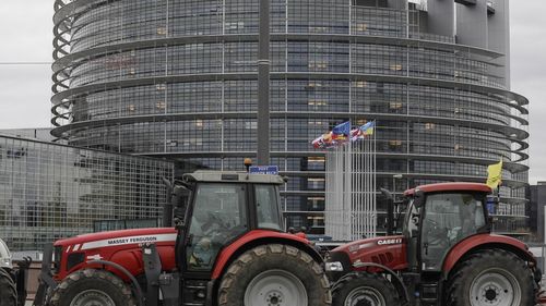 Sute de fermieri, între care şi câteva zeci de români, au protestat la Strasbourg împotriva propunerii Comisiei Europene ce vizează bugetul multianual al UE