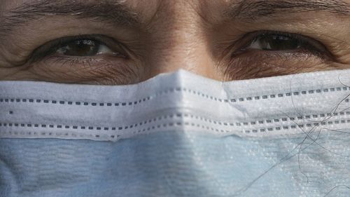 Masca redevine obligatorie la interior în Ungaria / Vaccinarea cu doza booster, obligatorie pentru personalul medical. Măsura ar urma să fie aplicată și în administrația de stat