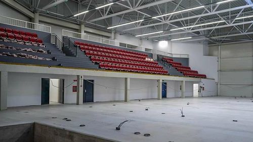 FOTO Brașov: Elevii de la Școala 2 vor împărți noua sală de sport, care a costat municipalitatea 27 de milioane de lei, cu gimnaştii de la Clubul sportiv Braşovia