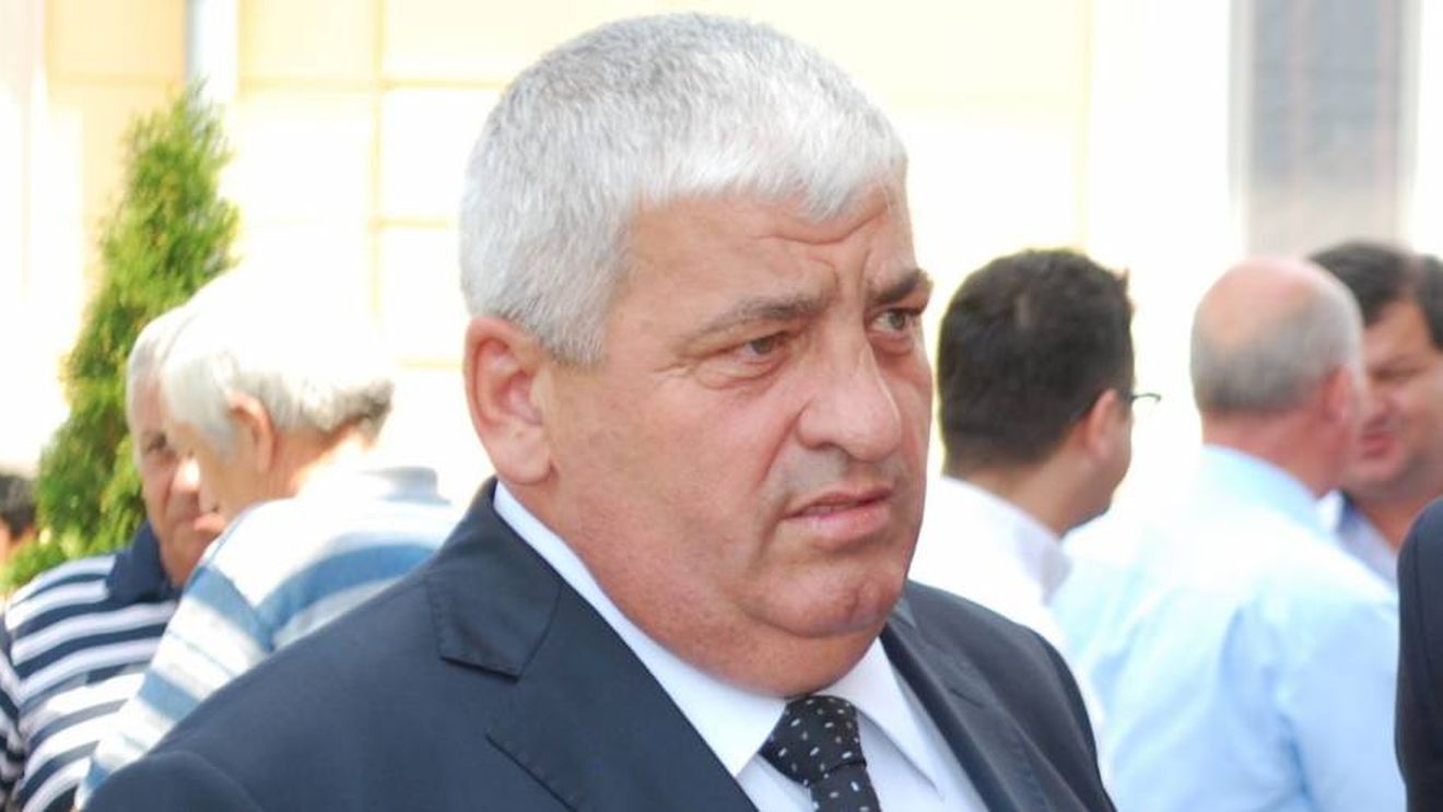 OFICIAL: Fost milițian cu BAC-ul luat la 50 de ani, Dan Ciocan, a fost înlăturat de la șefia PSD Caracal de către Paul Stănescu. Ciocan, unul dintre social-democrații care controlează județul Olt, cu legături în clanurile interlope locale