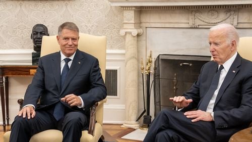 Autoironia președintelui Biden la întâlnirea cu Klaus Iohannis: ”Pe vremea când eram senator, acum 180 de ani, am luptat foarte mult pentru admiterea României în NATO”