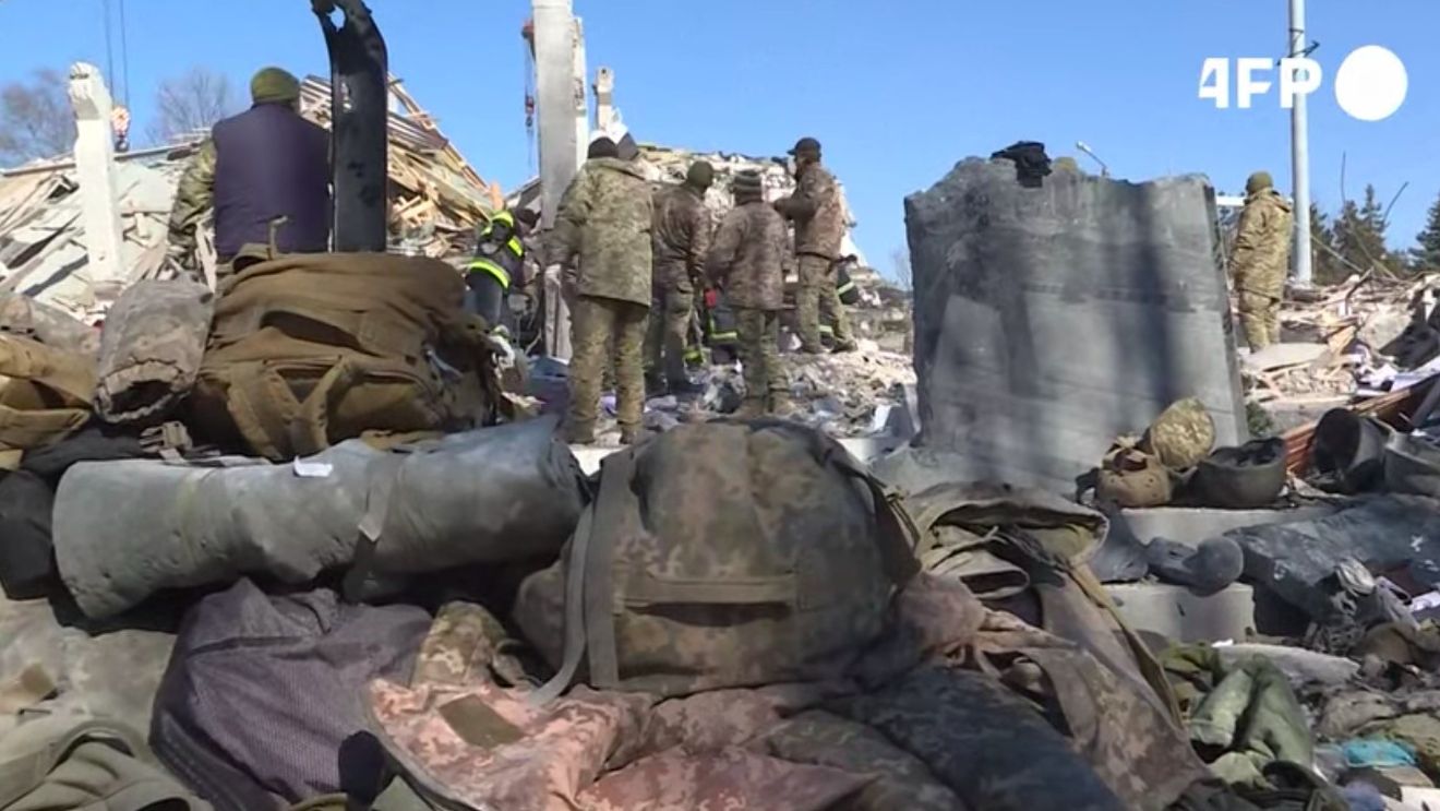 Trei morţi, între care un copil, în urma unei lovituri ruseşti la Mikolaiv