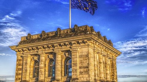 The Guardian: Europa încă mai poate fi o superputere. Cheia proiectării puterii europene nu e reforma instituţională, ci o schimbare de atitudine şi voinţa de a coopera