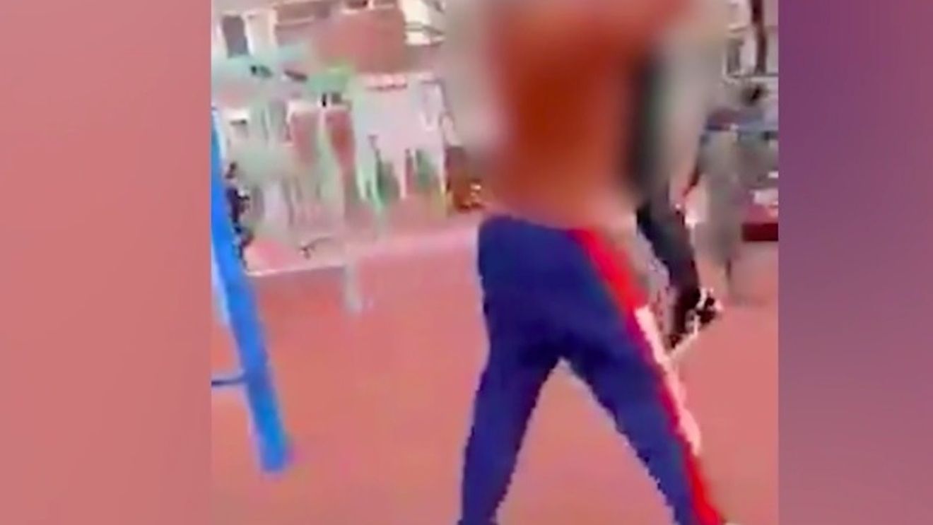 Mama copilului trântit de asfalt într-un loc de joacă din Hunedoara: Nu a fost prima dată când a fost bătut