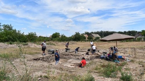FOTO Arheologii au reînceput săpăturile la mănăstirea cisterciană de la Igriș. Abația a fost reprezentativă pentru Regatul Maghiar medieval, unde au fost înhumați regele Andrei al II-lea și soția sa, Yolanda de Courtnay