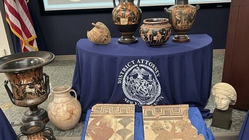 Italia a primit 266 de antichităţi exportate ilegal în SUA / Obiectele valorau ”câteva zeci de milioane de euro”