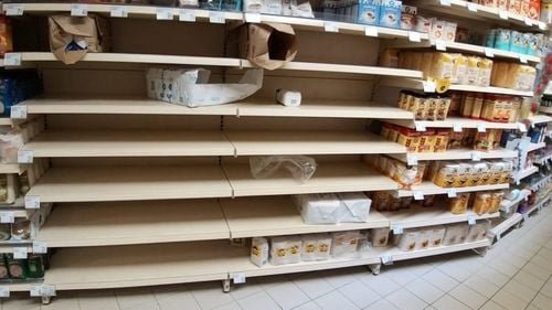 Ministrul Agriculturii anunță că unii clienți au cumpărat ulei cu dubele și cere calmarea panicii: Trebuie să consumăm rațional, avem stocuri/ Au existat magazine care au dat ulei cu porția