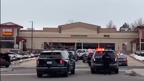 VIDEO 10 persoane au fost ucise după ce un bărbat înarmat a început să tragă într-un supermarket din statul american Colorado / Printre victime, un ofițer de poliție