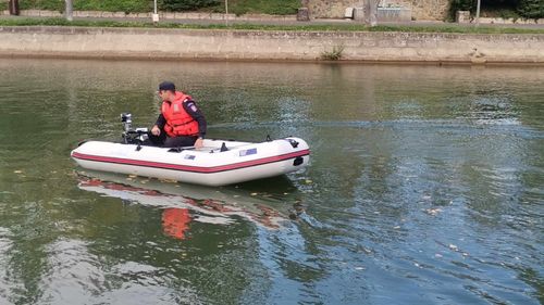 VIDEO Barca propulsată cu hidrogen, realizată de Politehnica din Timișoara, a fost lansată pe apă / „Soluția nu este foarte diferită de cea pe care am aplicat-o la realizarea bicicletei sau a mașinuței”