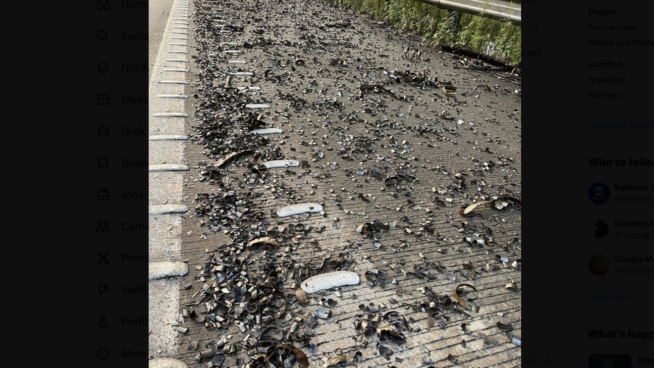 Haos pe una dintre cele mai aglomerate autostrăzi din Australia: peste 300 de maşini s-au ales cu cauciucurile deteriorate / 750 de kilograme de resturi metalice ascuţite au căzut dintr-un camion / Se intervine cu magneţi
