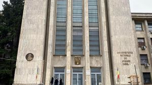 EXCLUSIV Ofițerul care a amenințat-o pe soția redactorului-șef G4Media.ro, cercetat de Parchetul Militar. În acest moment, căpitanul Gabriel Cristian Alexandru ”nu are calitatea de suspect în cauză”