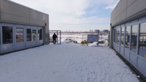 Primăria Sectorului 4 a mutat o grădiniță cu două sute de copii într-un ansamblu rezidențial aflat la marginea orașului, în câmp / Chiria lunară depășește 8.500 de euro