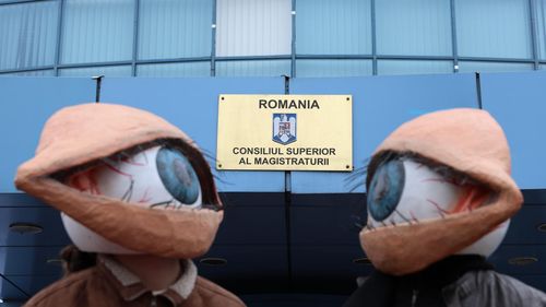 Flashmob Declic pentru revocarea șefei CSM / 59.000 de cetățeni au semnat o petiție împotriva Elenei Costache