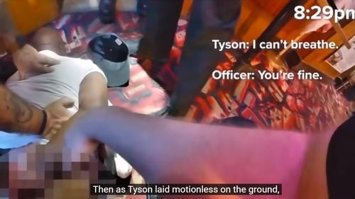 ”Nu pot să respir”. Un afroamerican, Franck Tyson, în vârstă de 53 de ani, moare sub genunchiul unui poliţist în Ohio