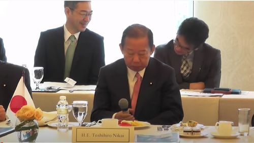 Partidul aflat la guvernare în Japonia invită mai multe femei să participe la reuniuni sale / Condiția: să nu intervină în discuții