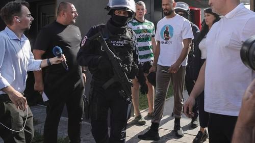 BREAKING Noi descinderi la frații Tate: Perchezițiile DIICOT vizează noi acuzații, între care trafic de minori, act sexual cu un minor, trafic de persoane, influențarea declarațiilor și grup infracțional organizat (surse)