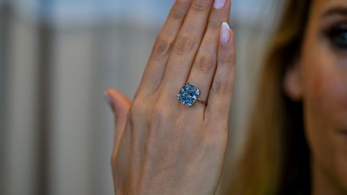 Un diamant albastru de 10 carate, estimat la 20 de milioane de dolari, va fi scos la licitație la Geneva