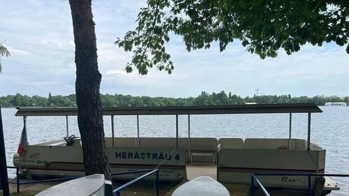 Plimbările cu barca și vaporașul pe lacul Herăstrău, reluate din acest weekend. Care sunt tarifele