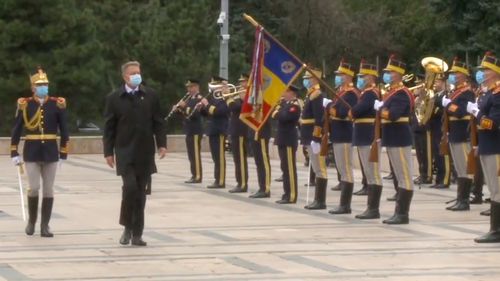 VIDEO Klaus Iohannis, de ziua Armatei României: Astăzi avem o armată modernă şi bine pregătită care asigură îndeplinirea angajamentelor asumate în cadrul Alianţei Nord-Atlantice şi implementarea politicii de securitate şi apărare comună a Uniunii Europene