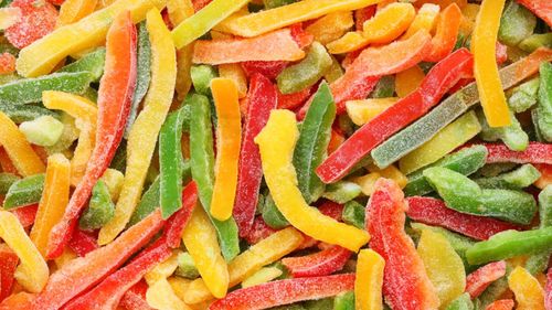 Vrei să ai congelatorul bine echipat pentru sezonul rece? Ardeii sunt legumele care se pretează cel mai mult a fi congelate pentru iarnă