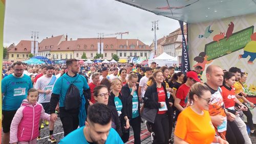 Peste 10.000 de persoane aleargă la Maratonul Internațional Sibiu