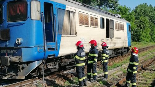 UPDATE Un nou incendiu izbucnit la o locomotivă, pe traseul Tecuci-Iași/ Aproximativ 200 de călători s-au autoevacuat