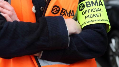 Nouă grevă a medicilor din Anglia: "Junior doctors" cer salarii mai mari cu 35%