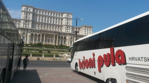 Cum a devenit edificiul faraonic Palatul Parlamentului obiect de admirație pentru nostalgici și tineri neinformați