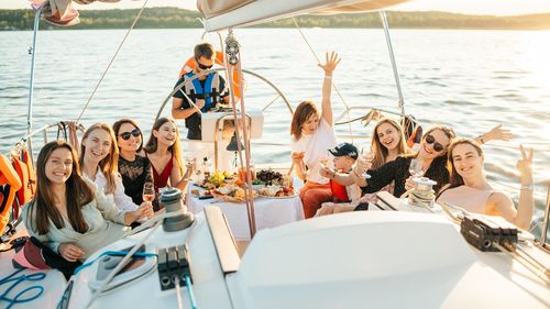 Oligarhii corupți ai Rusiei nu se simt bine: ”O să le găsim şi o să le confiscăm iahturile, apartamentele de lux, avioanele private”, anunță președintele Biden