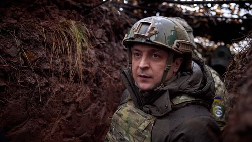 Ministrul de Externe Kuleba, mesaj "pentru ucrainenii de pe tot globul": Putin a atacat, dar nimeni nu fuge. Ucraina luptă. Ucraina se va apăra/ Zelenski: Lumea este cu noi