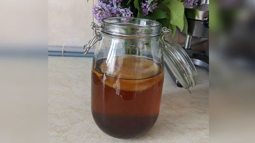 Cum am preparat acasă prima mea kombucha, la costuri foarte mici / Băutura oferă beneficiile postului intermitent, dar fără înfometare, potrivit unui studiu recent